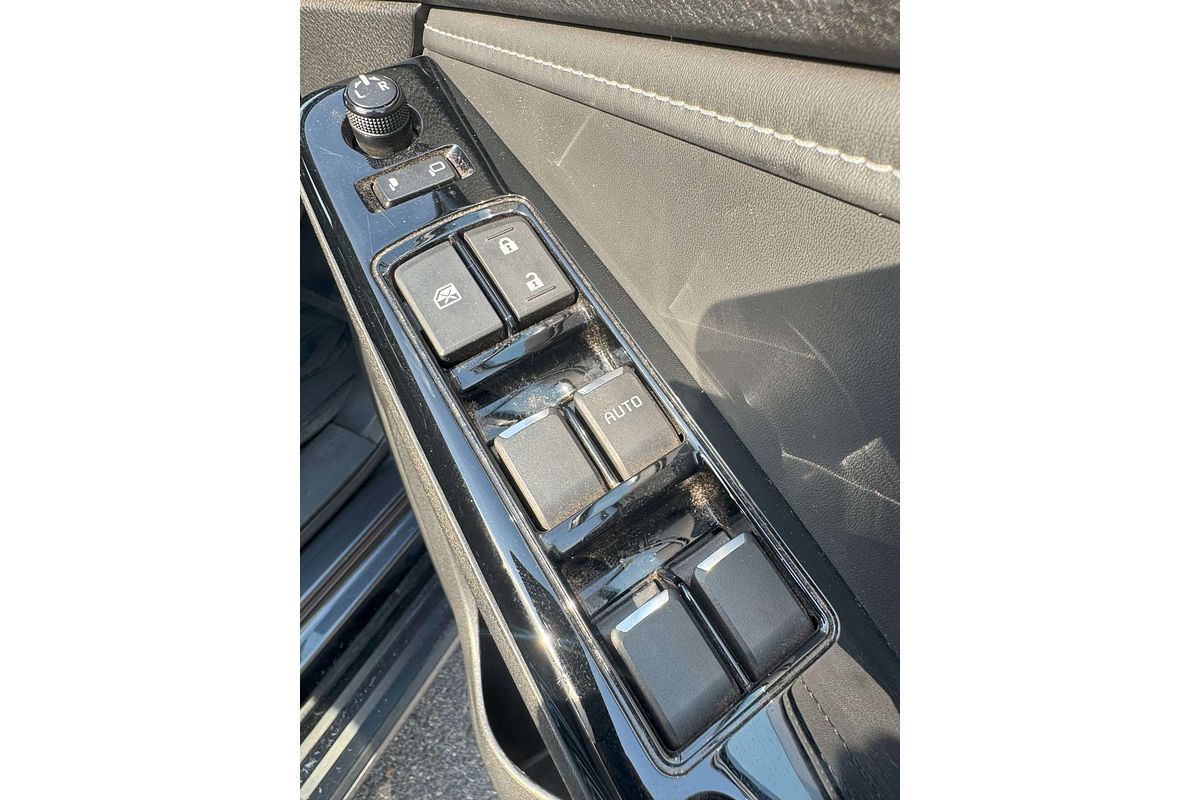 2022 Isuzu MU-X LS-T