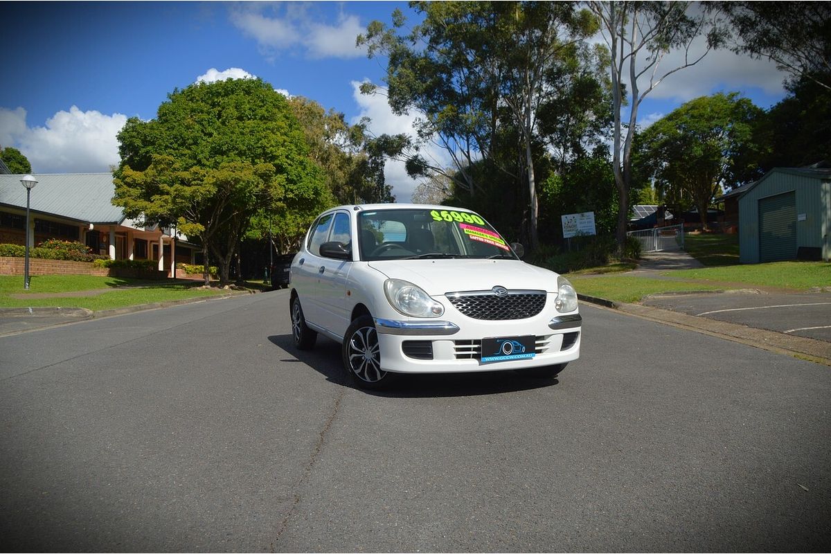 2004 Daihatsu Sirion M100RS