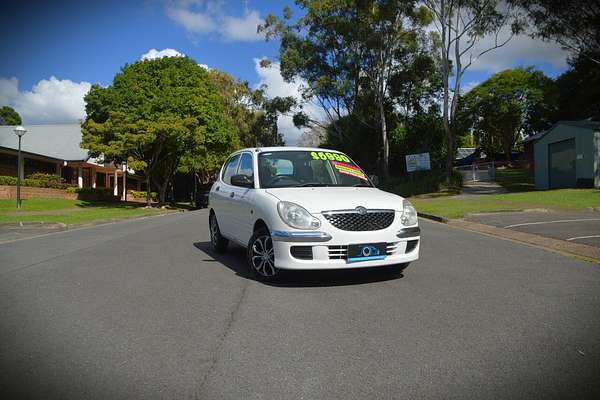 2004 Daihatsu Sirion M100RS