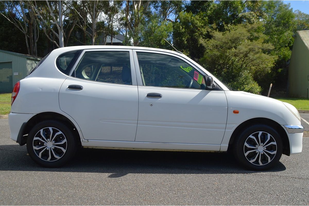 2004 Daihatsu Sirion M100RS