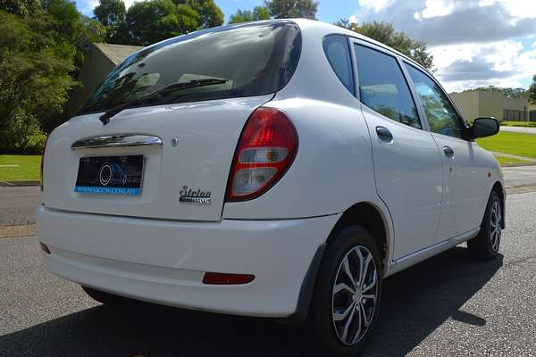 2004 Daihatsu Sirion M100RS