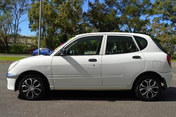 2004 Daihatsu Sirion M100RS