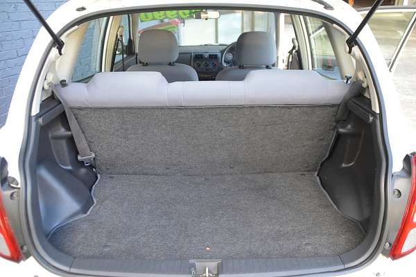 2004 Daihatsu Sirion M100RS