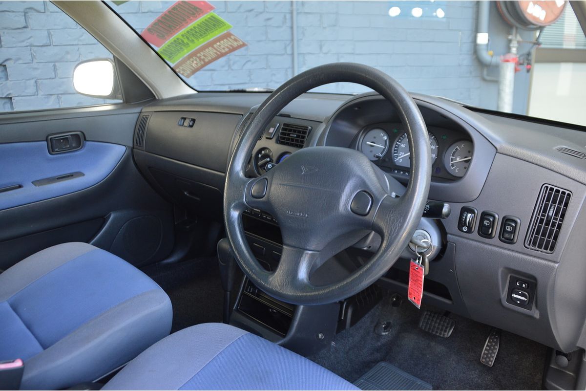 2004 Daihatsu Sirion M100RS