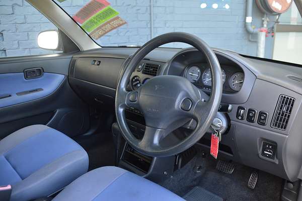 2004 Daihatsu Sirion M100RS