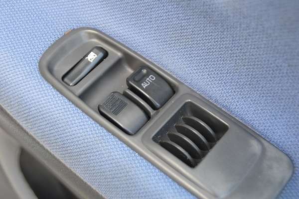 2004 Daihatsu Sirion M100RS