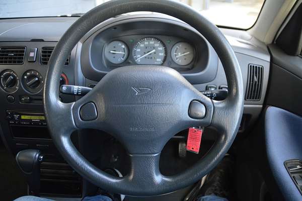 2004 Daihatsu Sirion M100RS