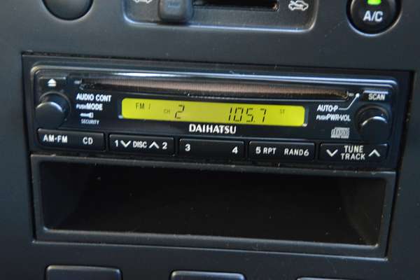 2004 Daihatsu Sirion M100RS