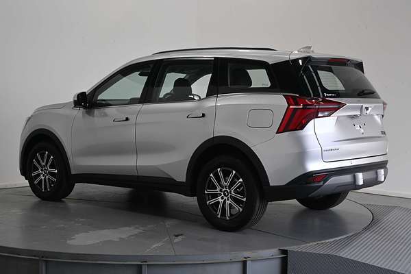 2025 Mahindra XUV700 AX7L