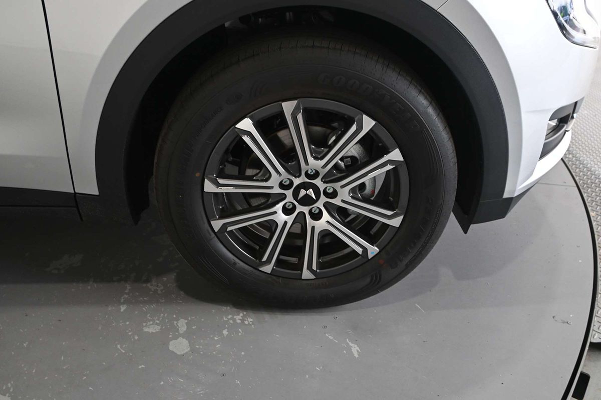 2025 Mahindra XUV700 AX7L