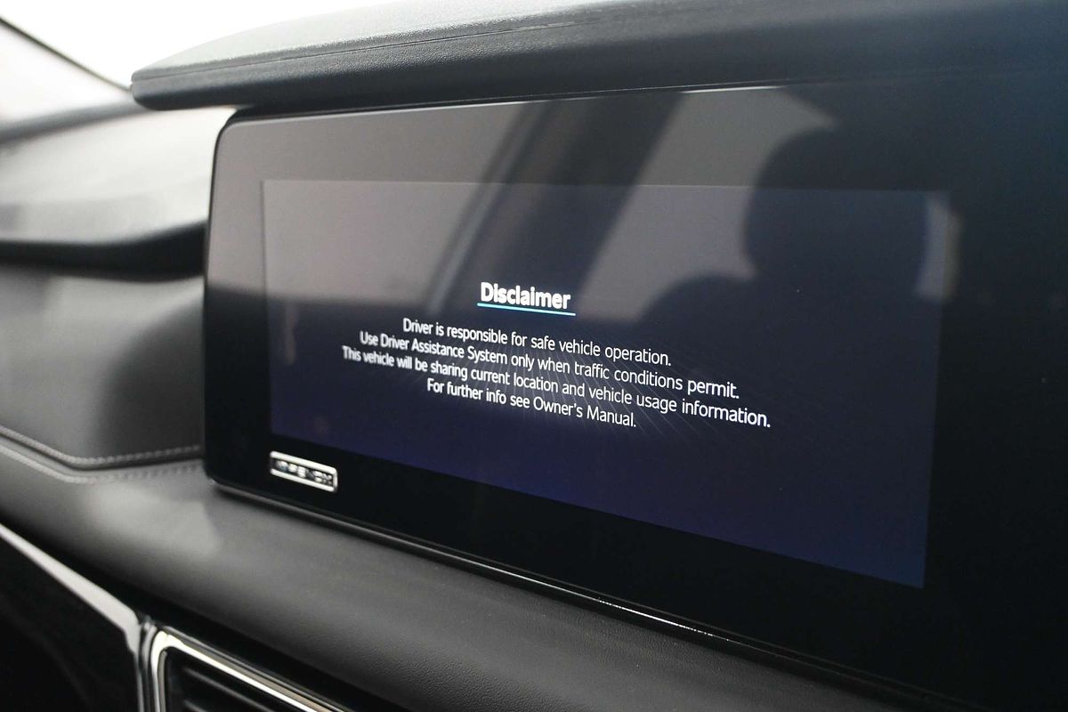 2025 Mahindra XUV700 AX7L