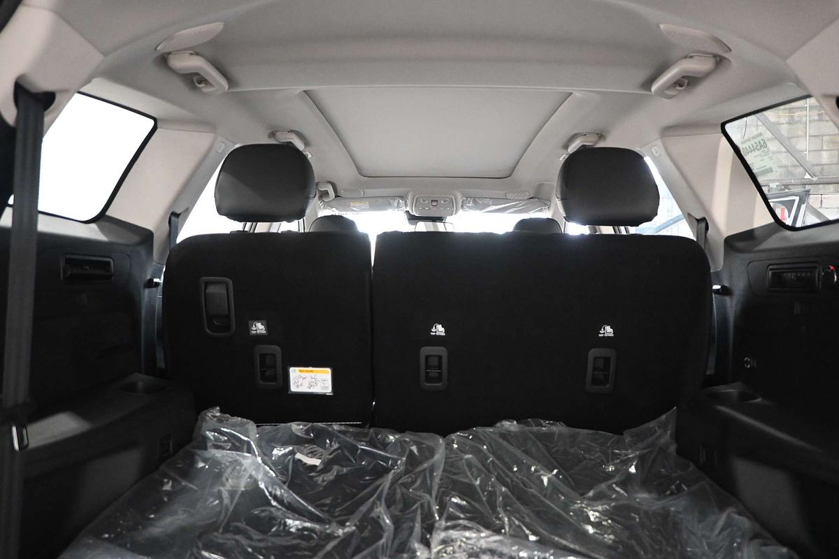 2025 Mahindra XUV700 AX7L