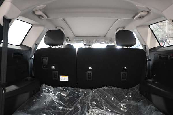 2025 Mahindra XUV700 AX7L