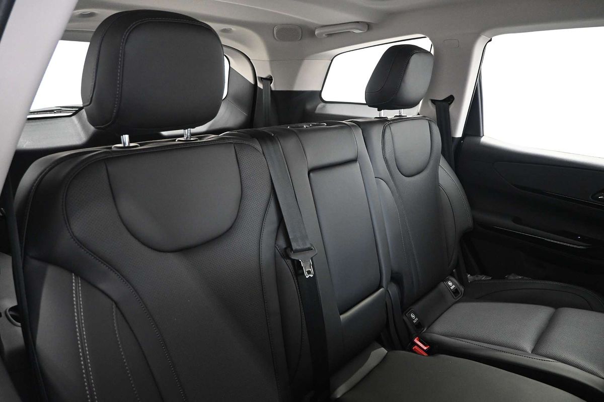 2025 Mahindra XUV700 AX7L