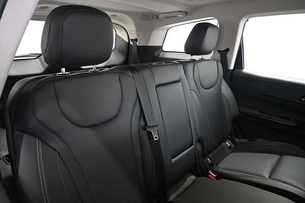 2025 Mahindra XUV700 AX7L