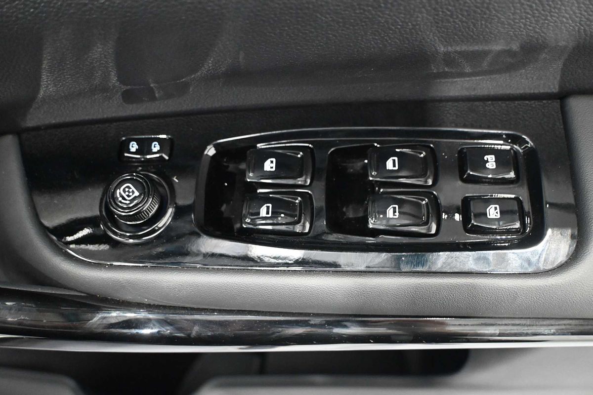 2025 Mahindra XUV700 AX7L