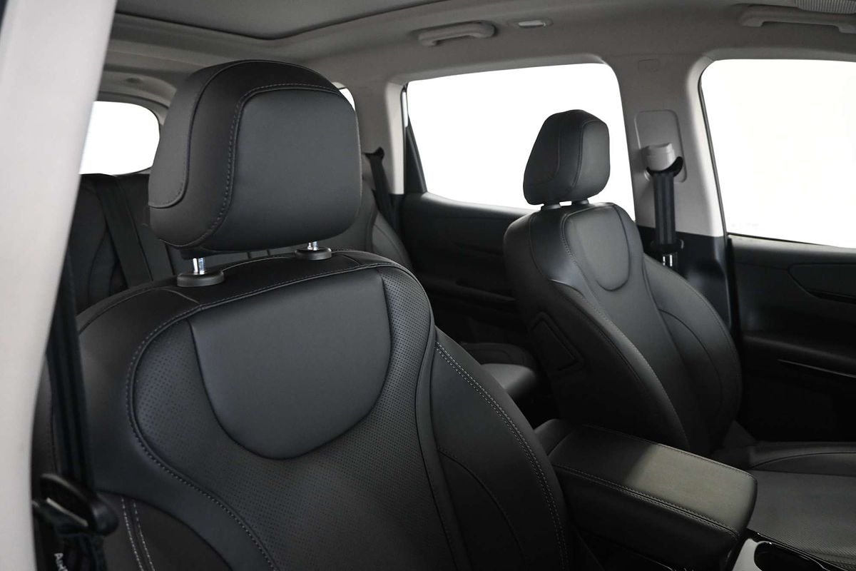 2025 Mahindra XUV700 AX7L