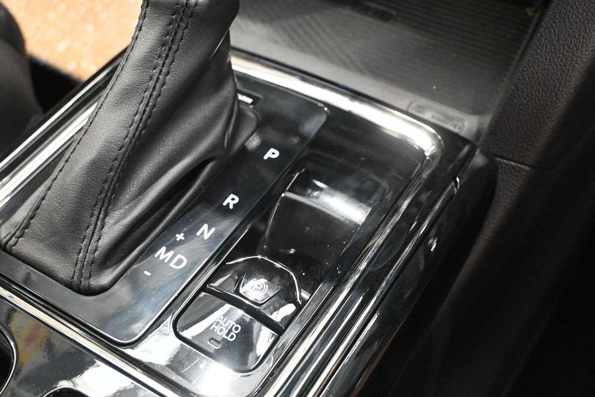 2025 Mahindra XUV700 AX7L