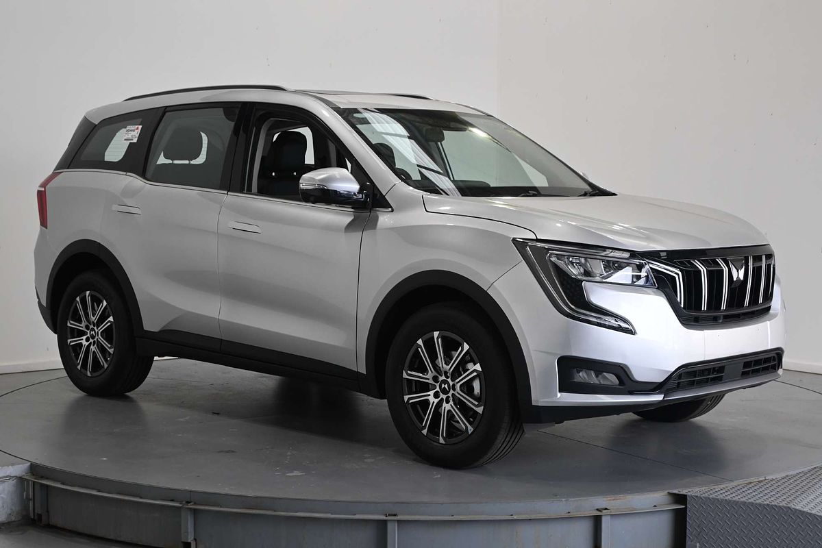 2025 Mahindra XUV700 AX7L