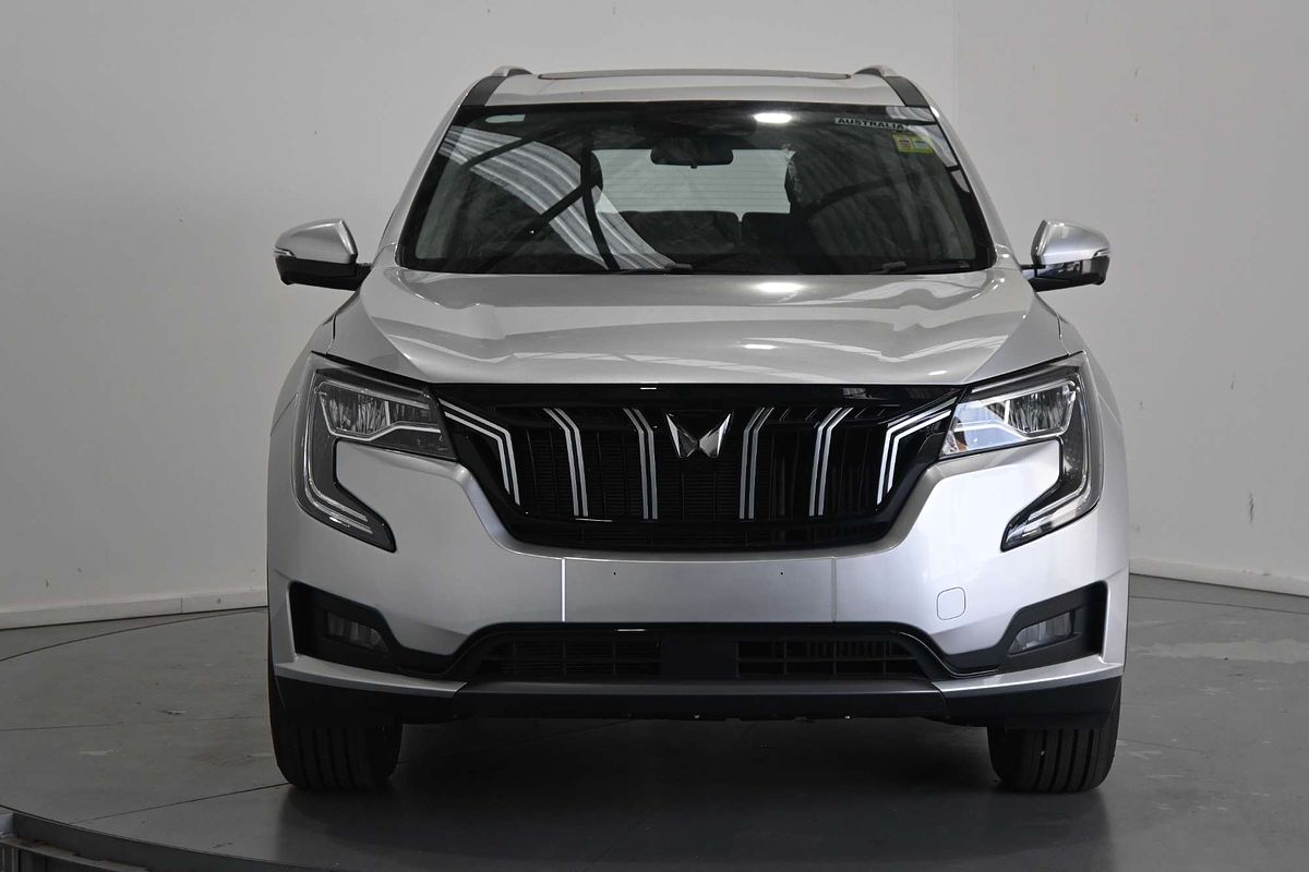 2025 Mahindra XUV700 AX7L