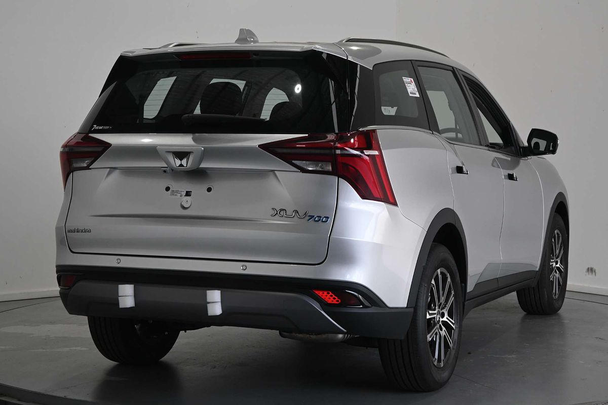 2025 Mahindra XUV700 AX7L