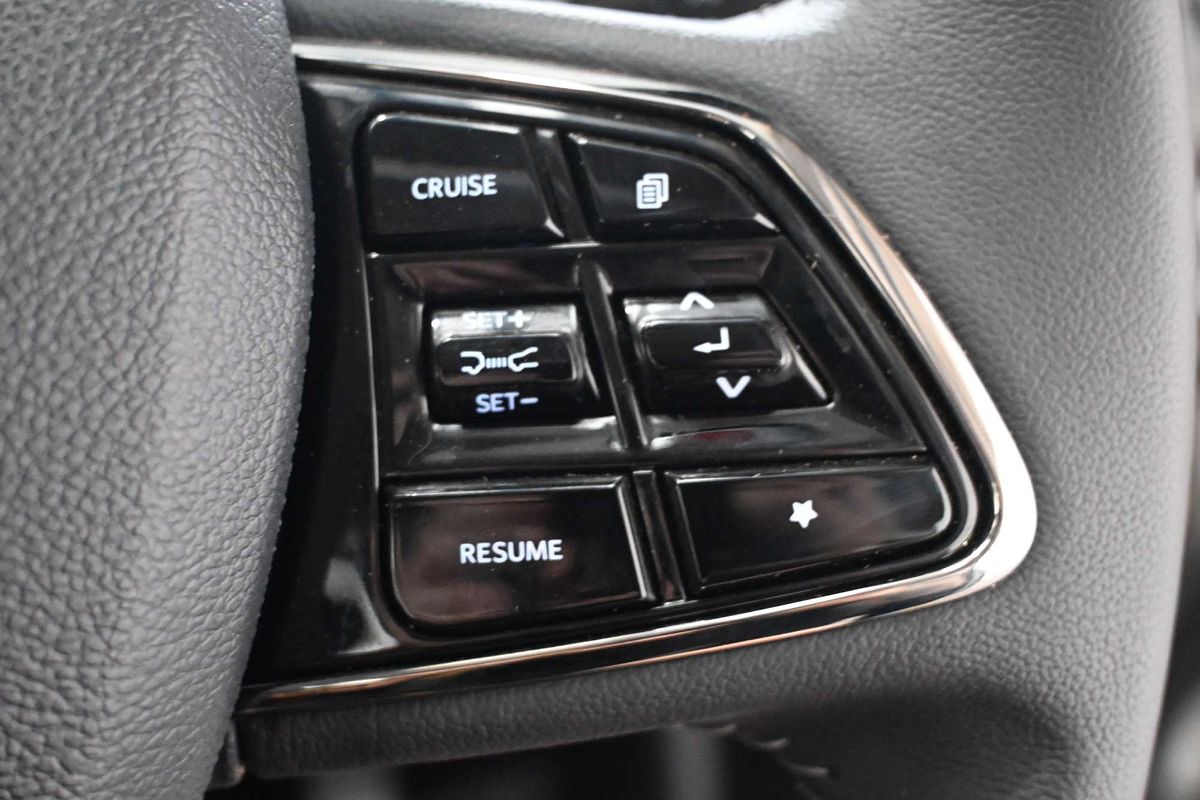 2025 Mahindra XUV700 AX7L
