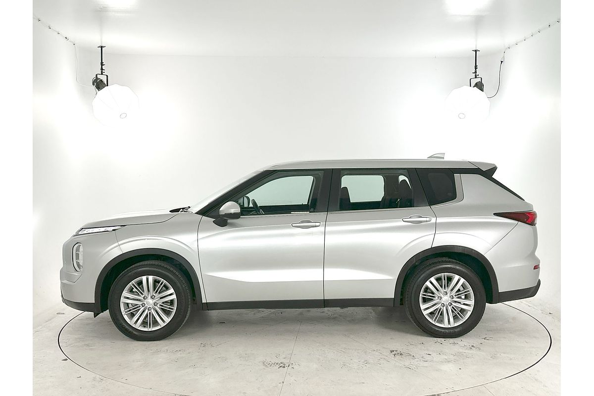 2022 Mitsubishi Outlander ES ZM