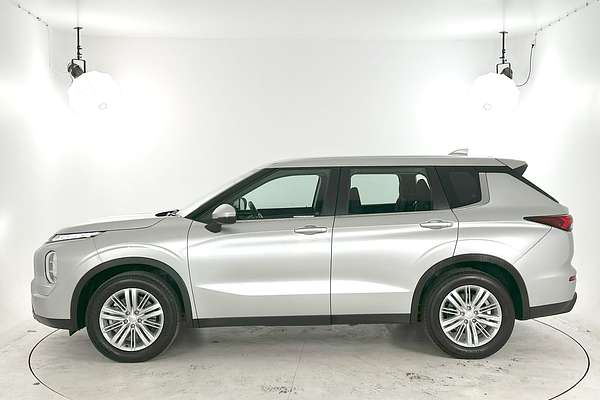 2022 Mitsubishi Outlander ES ZM