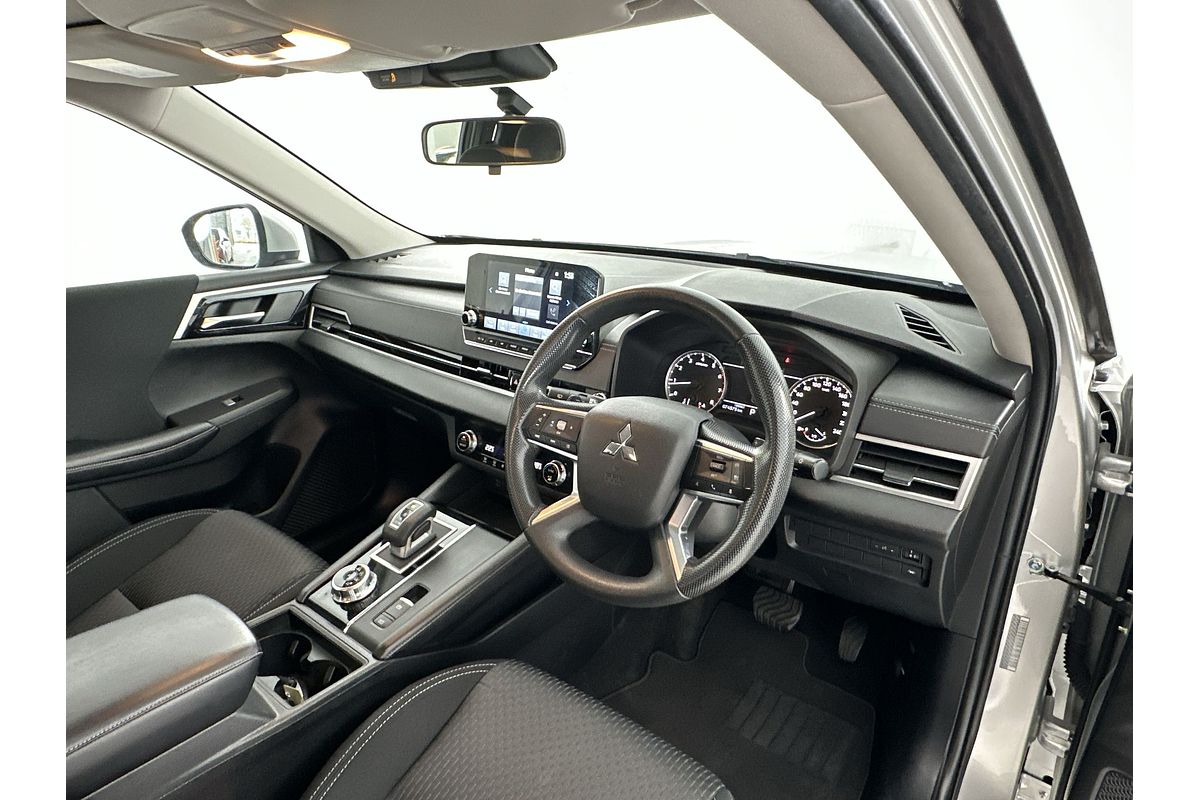 2022 Mitsubishi Outlander ES ZM