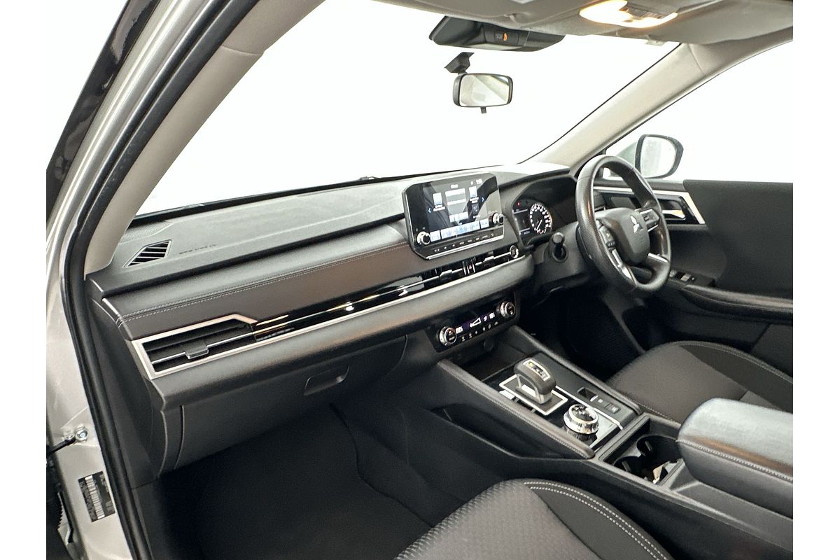 2022 Mitsubishi Outlander ES ZM