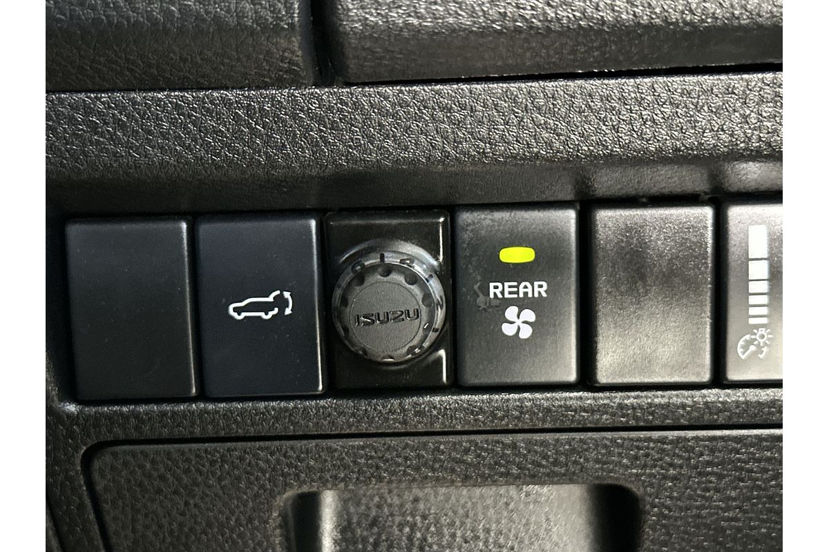 2022 Isuzu MU-X LS-U