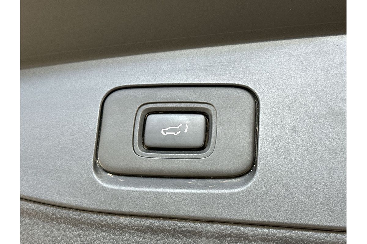 2022 Isuzu MU-X LS-U