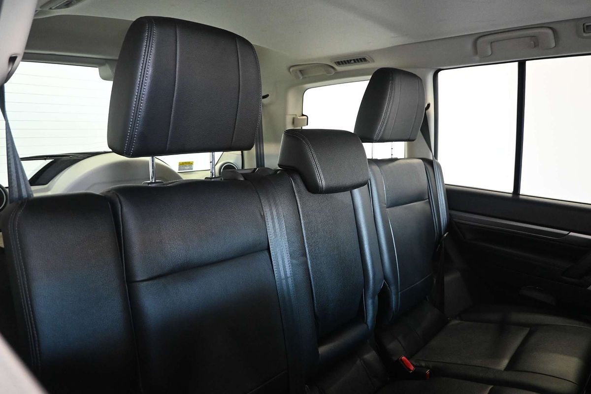 2020 Mitsubishi Pajero Exceed NX