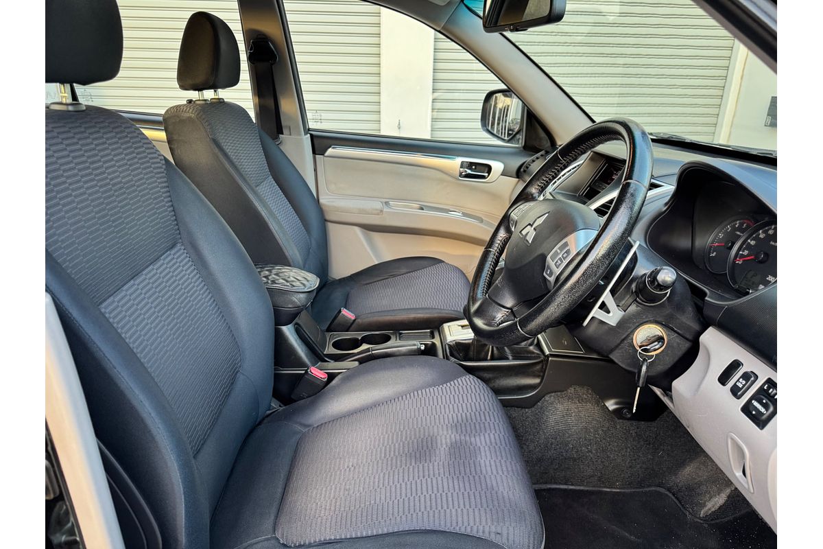 2013 Mitsubishi Challenger LS PB