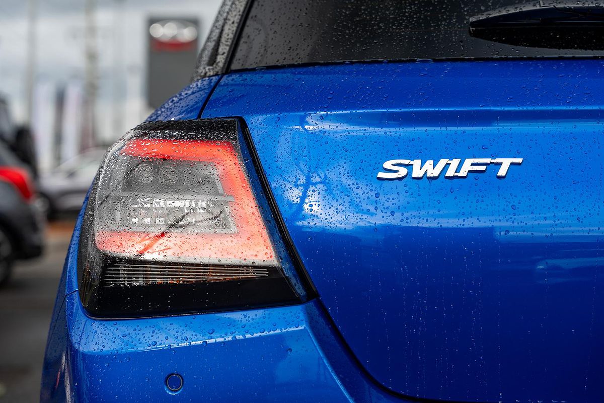2025 Suzuki Swift Hybrid GLX UZ