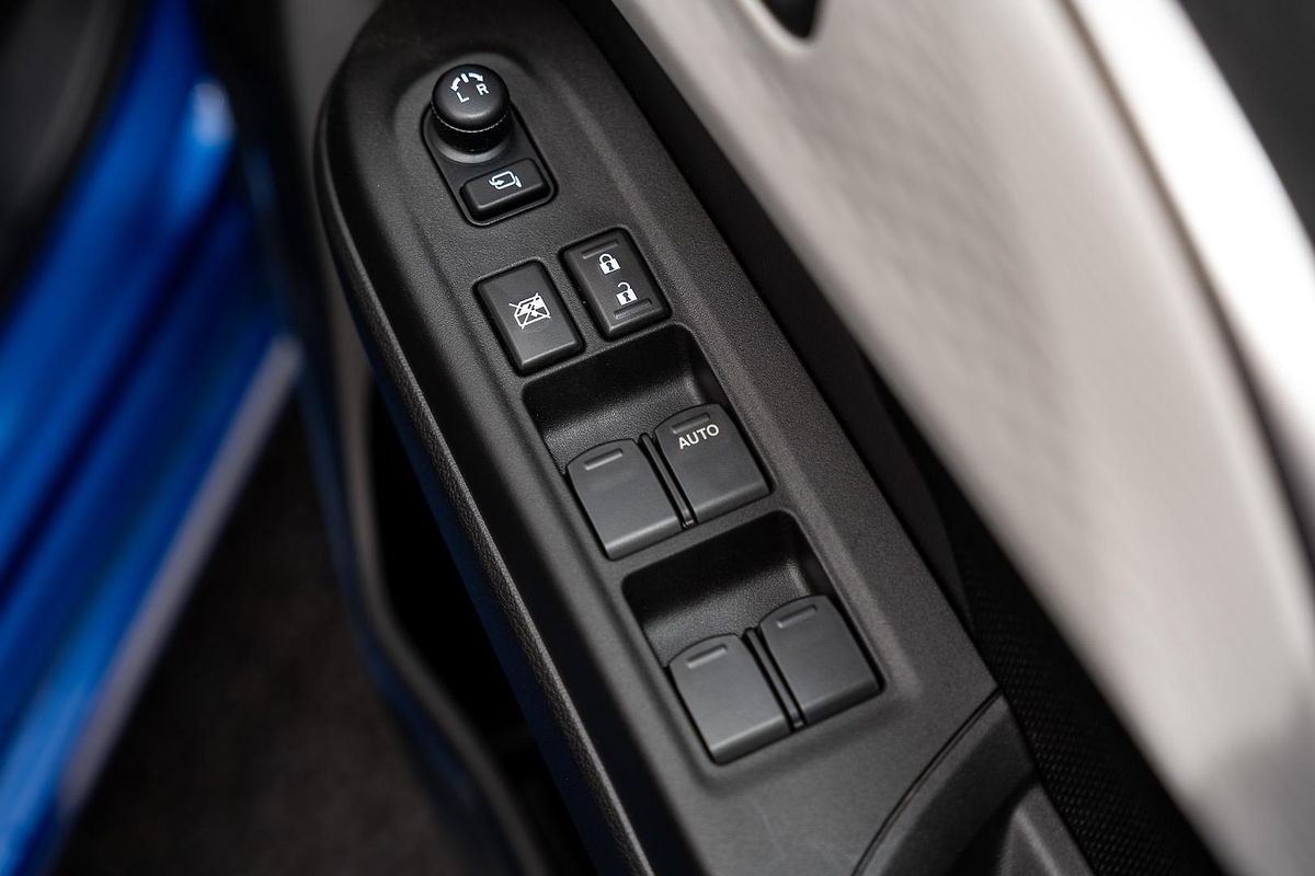 2025 Suzuki Swift Hybrid GLX UZ