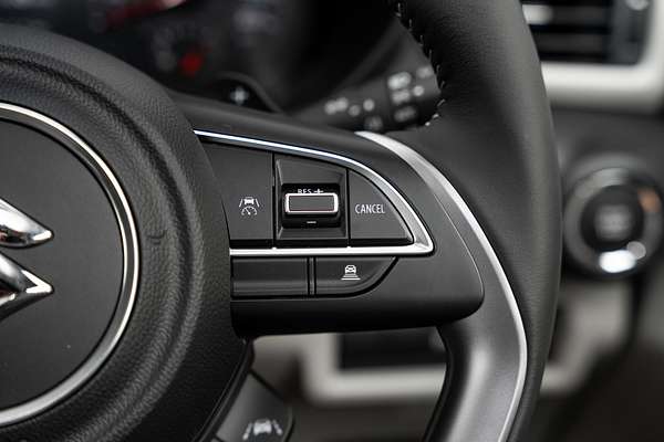 2025 Suzuki Swift Hybrid GLX UZ