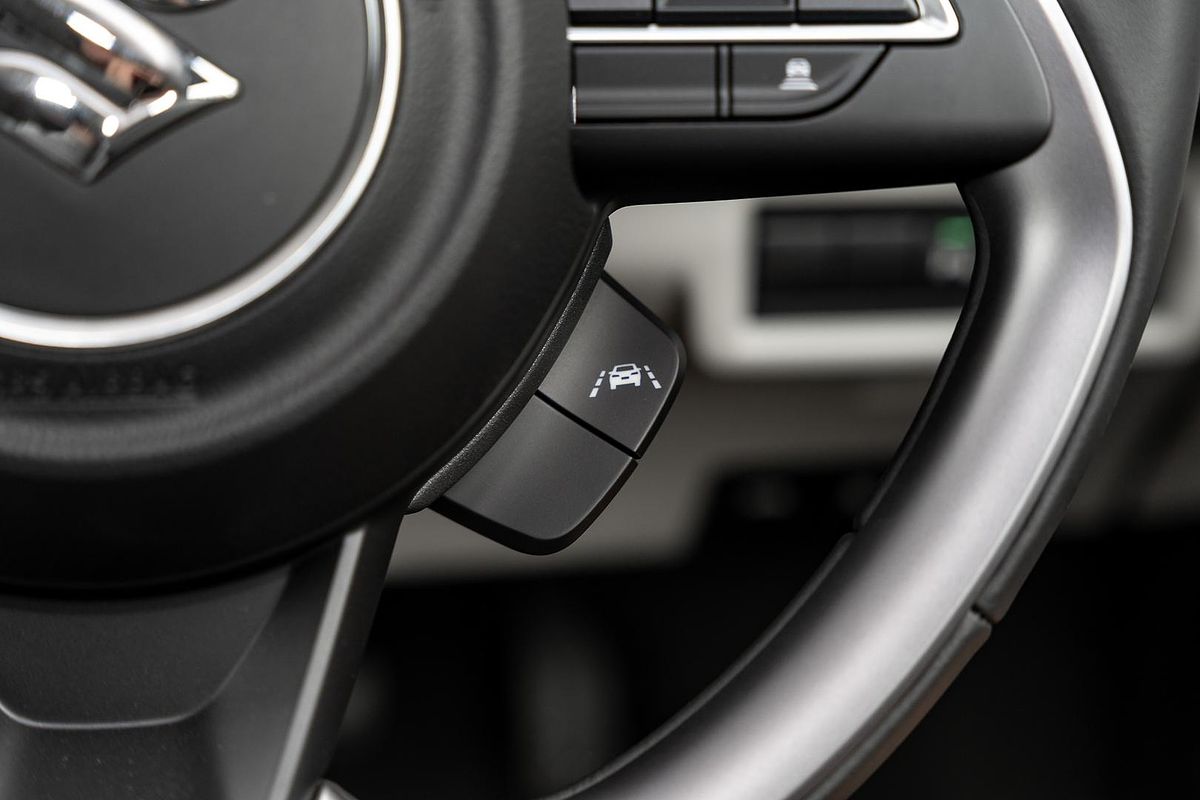 2025 Suzuki Swift Hybrid GLX UZ