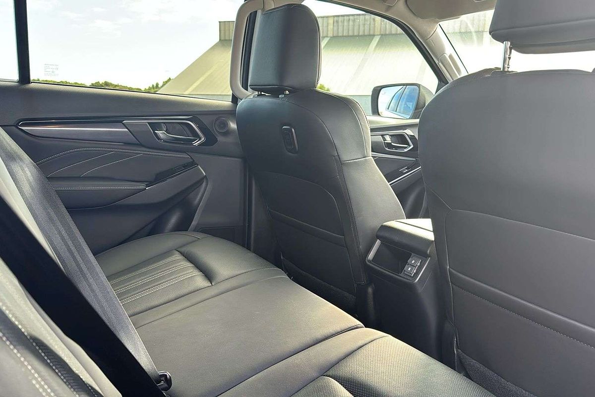 2023 Isuzu MU-X LS-T