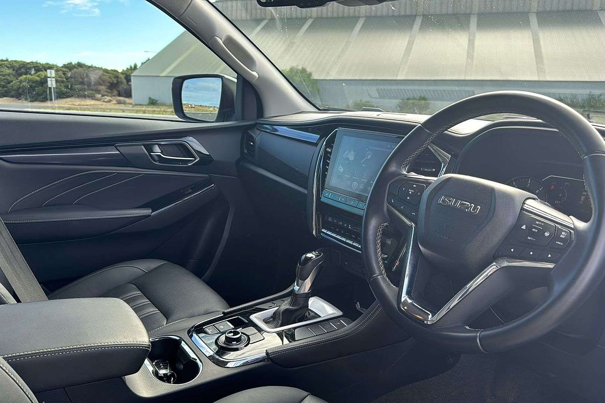 2023 Isuzu MU-X LS-T