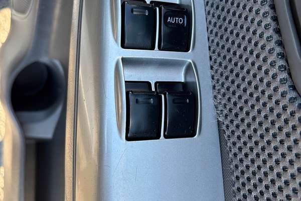 2013 Toyota Hilux SR5 KUN26R 4X4