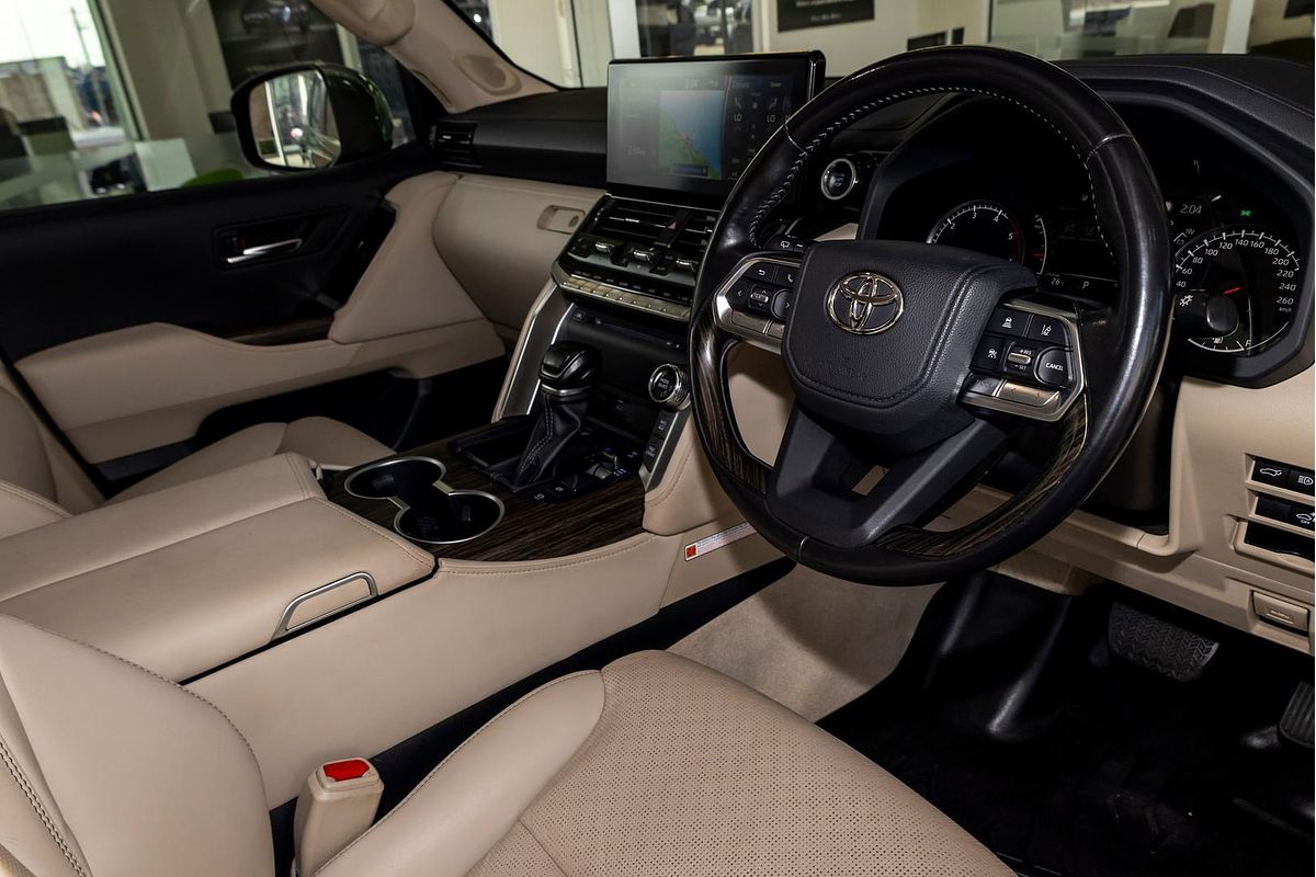 2022 Toyota Landcruiser Sahara FJA300R