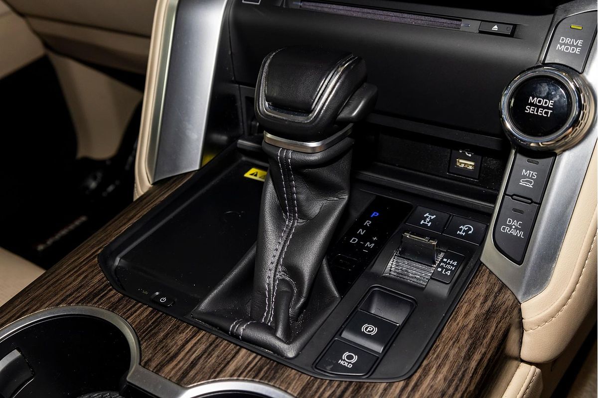 2022 Toyota Landcruiser Sahara FJA300R