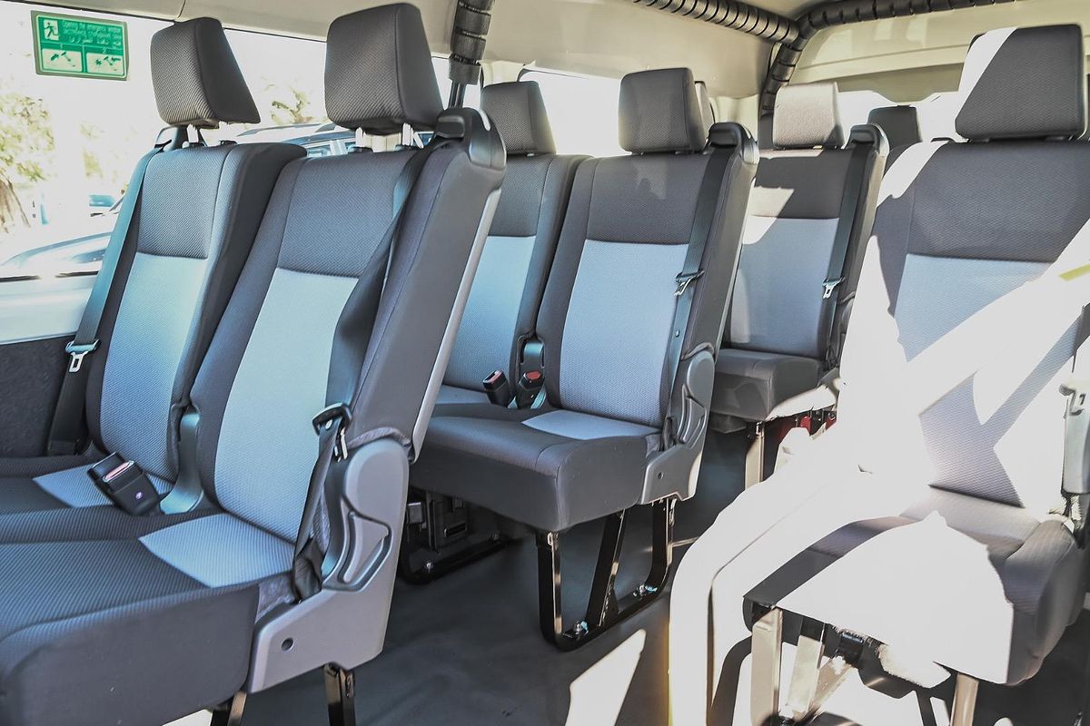 2022 Toyota Hiace Commuter GDH322R