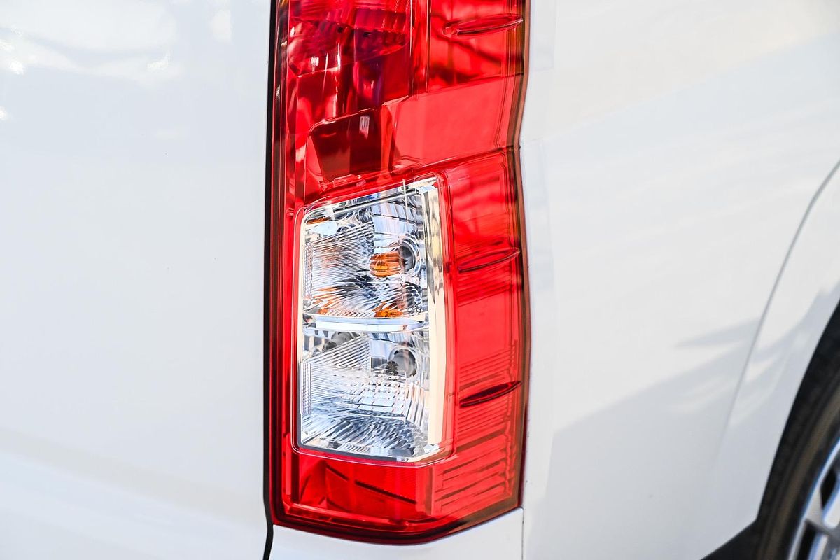 2022 Toyota Hiace Commuter GDH322R