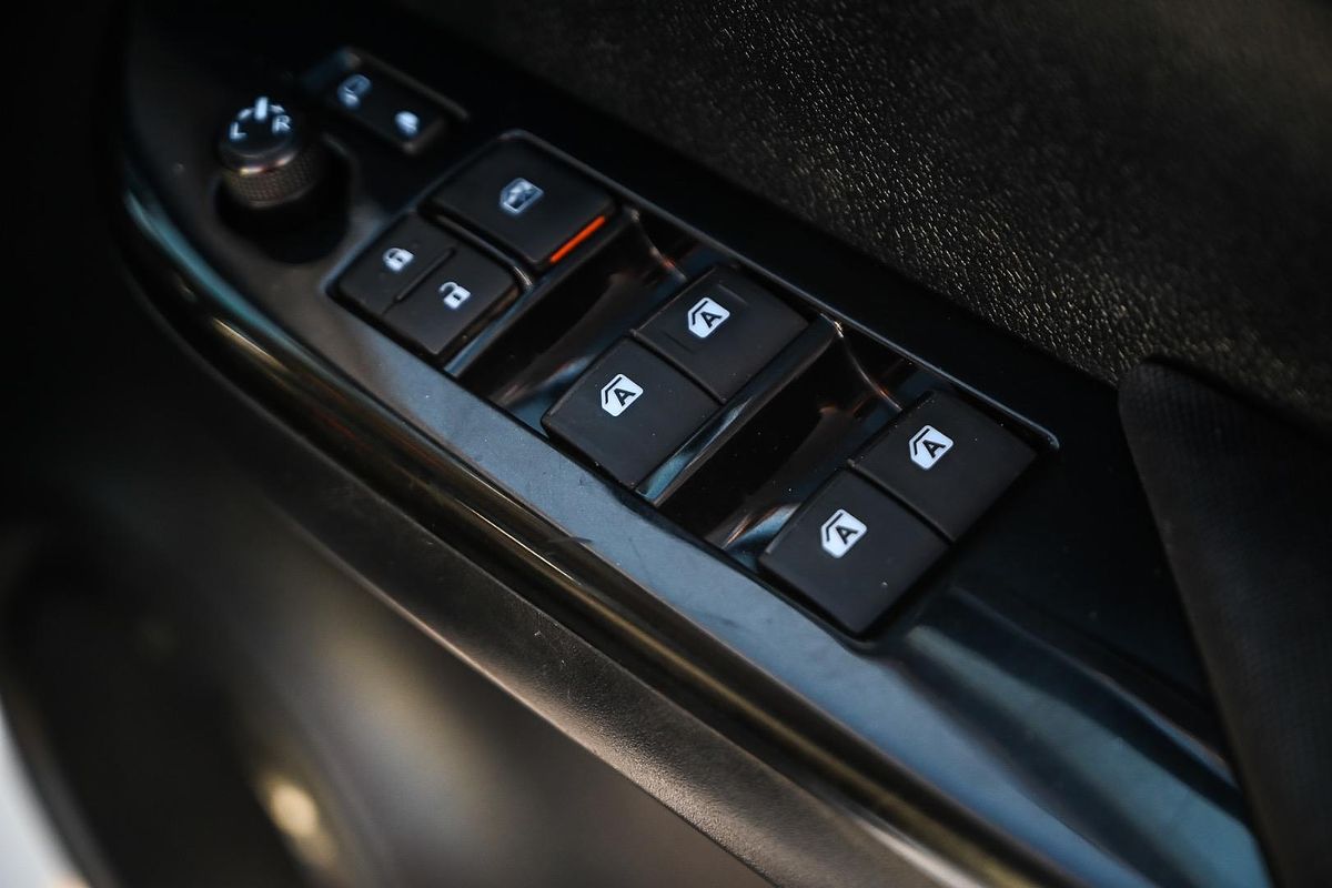 2020 Toyota Hilux SR5 GUN126R 4X4