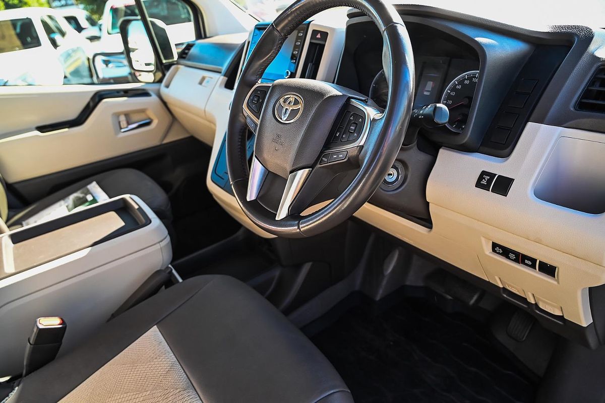 2022 Toyota Hiace Commuter GL GDH322R