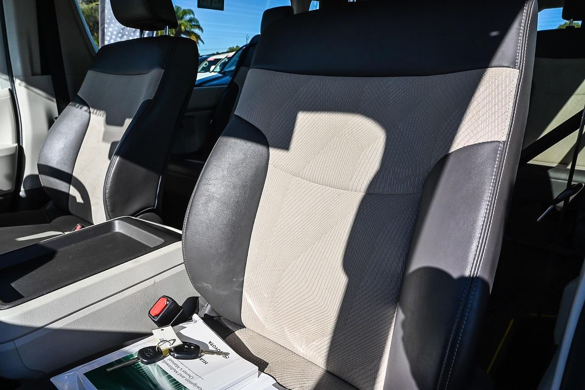 2022 Toyota Hiace Commuter GL GDH322R