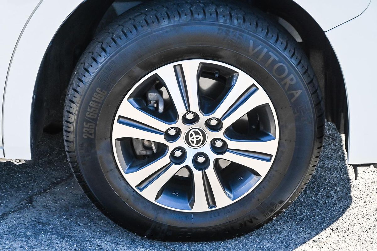 2022 Toyota Hiace Commuter GL GDH322R