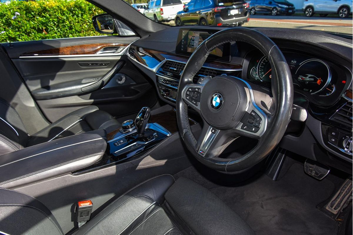 2017 BMW 5 Series 540i M Sport G30